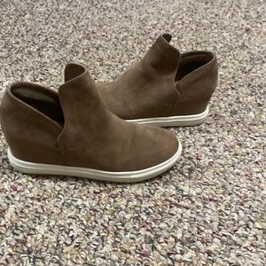 Wore only a handful of time !